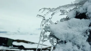 Frosset vann på fjell